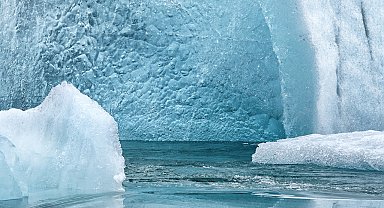 İzlanda'da buz mağarası çöktü: 1 ölü, 2 kayıp