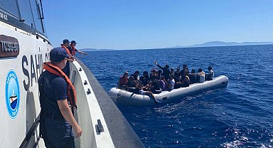 İzmir açıklarında 59 düzensiz göçmen kurtarıldı