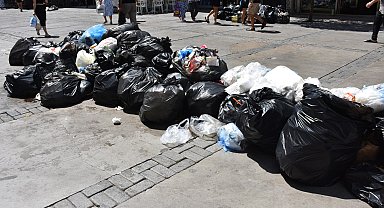 İzmir Büyükşehir Belediyesi'nde 90 temizlik işçisi iş bıraktı; çöpler birikti