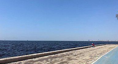 İzmir'de yasak sonrası balıkçılar, sahili boş bıraktı