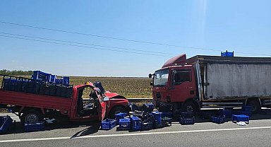 Kamyonetler çarpıştı; 1 ölü