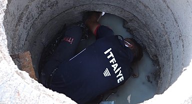 Kanalizasyon çukurundaki yavru köpek, 4 saatlik çalışma ile kurtarıldı