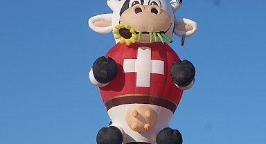 Kapadokya'da gökyüzü, özel figürlü balonlarla renklendi