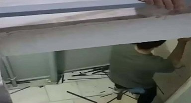 Kapıyı açmayan kiracısına tehditler savurdu, o anlar kamerada