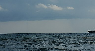 Karasu'da denizde 4 kez hortum çıktı