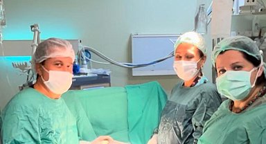 Karın ağrısı şikayetiyle hastaneye gitti, midesinden 50 santim uzunluğunda saç yumağı çıktı