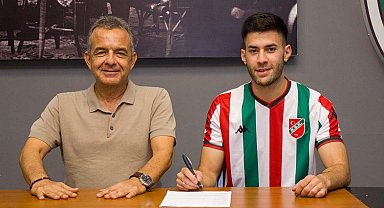 Karşıyaka'da Erdal imzaladı