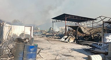 Karşıyaka'daki orman yangını; mahsur kalan vatandaşlar güvenli alana taşındı