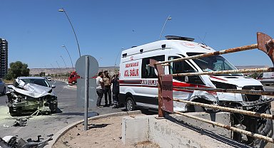 Kayseri'de ambulans ile otomobil çarpıştı: 6 yaralı