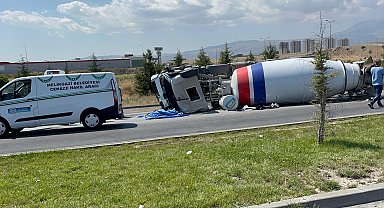 Kayseri'de beton mikseri devrildi; sürücü öldü