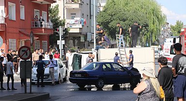 Kayseri'de iki otomobil ve kamyonet çarpıştı: 3 yaralı