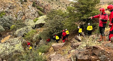 Kayseri'de sel sularına kapılmıştı; ekipler ile arkadaşları arıyor