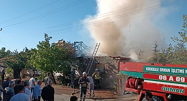 Kırıkkale'de 2 müstakil ev ile 1 odunluk yandı