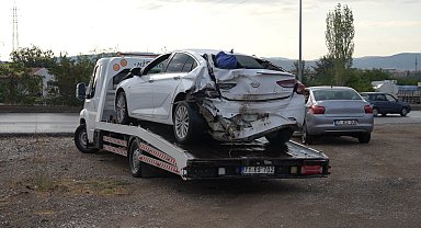 Kırıkkale'de işçi servis minibüsü, otomobile çarptı: 11 yaralı