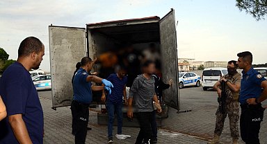 Kırklareli'de polisten kaçan kamyonette 32 kaçak göçmen yakalandı