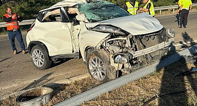 Kırşehir'de takla atan cip refüje devrildi: 2 yaralı