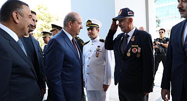 KKTC Cumhurbaşkanı Tatar; Barış Harekatı'na katılan gazilerle kucaklaştım