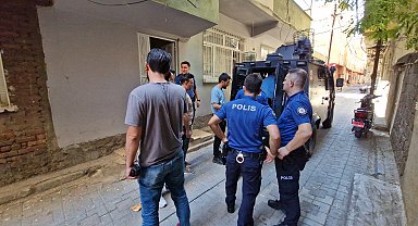 Komşuların silahlı kavgasında yoldan geçen kişi yaralandı