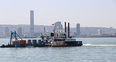 Kordon'da ölü balık kokusunda av