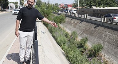 Kuraklıktan kuruyan sulama kanalı sinek yuvası oldu