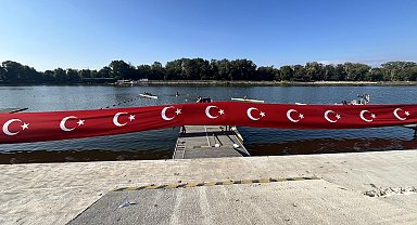 Kürek Milli Takımı, Meriç Nehri'nde 50 metrelik Türk bayrağı açtı