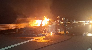 Kuzey Marmara Otoyolu'nda hafif ticari araç alev alev yandı