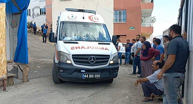 Malatya'da komşular arasında bıçaklı 'bina tadilatı' kavgası: 5 yaralı