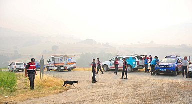 Manisa'daki orman yangını 3'üncü gününde; mahalledeki evler yandı