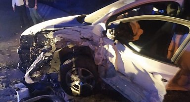 Mardin'de otomobiller kafa kafaya çarpıştı: 6 yaralı