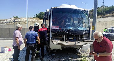 Midibüs istinat duvarından yan yola düştü: 11 yaralı