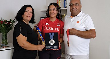 Milli Atıcı Şevval İlayda Tarhan ve ailesi DHA'ya konuştu