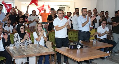 Milli boksör Hatice Akbaş'ın yarı final müsabakası memleketinde takip edildi