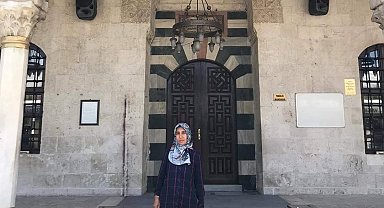 Minibüs, traktöre çarptı; eşi öldü, sürücü ağır yaralı