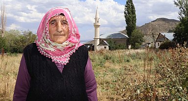 Muhtar vefat edince görev 4 torunlu kadın azaya kaldı