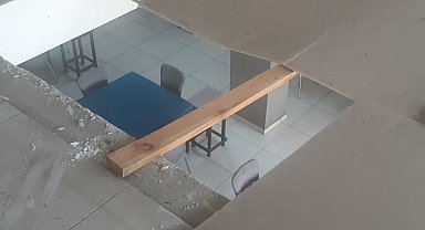 Namaz kılmak için çıktığı kıraathanenin asma katı çöktü