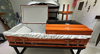 Öğretmeni Linda ölünce ailesi, tabut bulamadı; 'merasim tabutu' üretip satmaya başladı