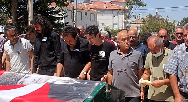 Öldürülen Derya öğretmenin oğlu: Annemin katili, kravat takıyor diye içeriden çıkamasın