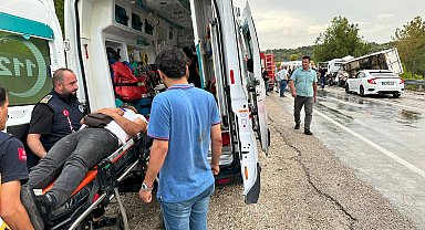 Osmaniye'de kamyonet ile otomobil çarpıştı; baba- kız öldü, anne- oğul yaralandı