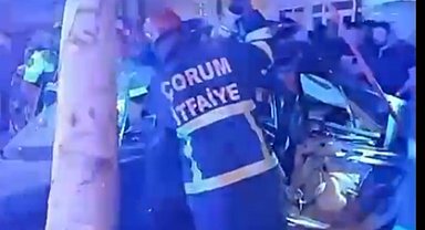 Otomobil ağaca çarptı; 2 ölü