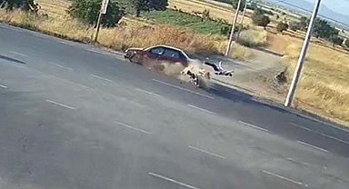 Otomobil ile motosiklet çarpıştı: 4 yaralı