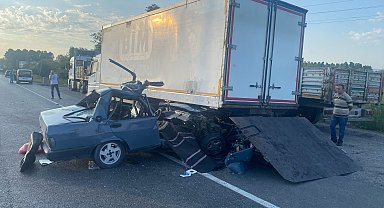 Otomobil kamyonete arkadan çarptı: 1 ölü, 3 ağır yaralı