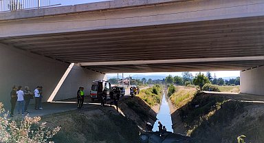 Otomobil, köprüden uçtu; baba öldü, oğlu yaralı