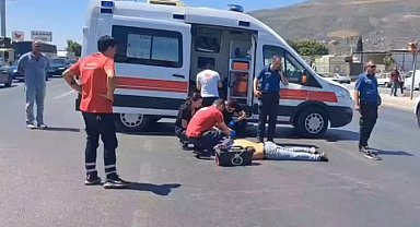 Otomobilin çarptığı motosikletin sürücüsü öldü