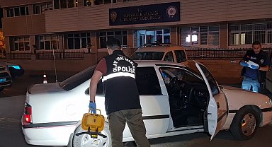 Otomobiline açılan ateşte yaralanan sürücü, emniyete sığındı