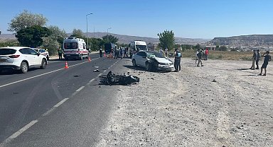 Otomobille çarpışan motosikletin sürücüsü öldü