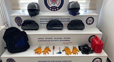 Otomobillerden hayalet ekran çalan hırsızlar yakalandı