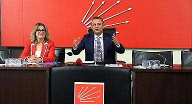 Özgür Özel, CHP Kadın Kolları yönetimiyle bir araya geldi