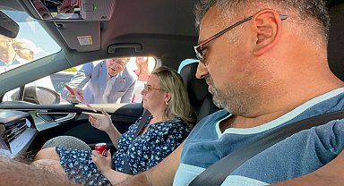 Özgür Özel'in mektubu, Kapıkule'de gurbetçilere dağıtıldı