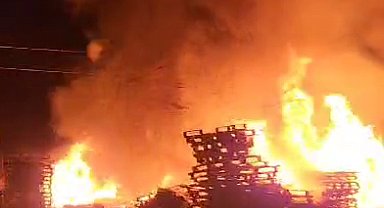 Palet fabrikasındaki yangın, 2 saatte söndürüldü