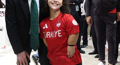 Paralimpik milli takımı 94 sporcuyla Paris'e gitti